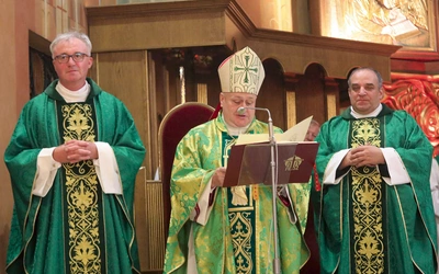 Modlitwa w katedrze: za żywy pomnik św. Jana Pawła II i darczyńców.