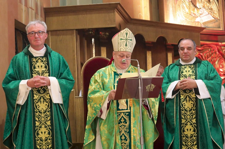 Modlitwa w katedrze: za żywy pomnik św. Jana Pawła II i darczyńców.