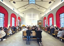 Po Mszy św. odbyła się adoracja Jezusa eucharystycznego.