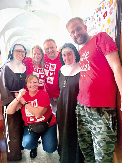 Sztafeta pomocy poszkodowanym przez żywioł nie ustaje – w Kłodzku ważną rolę odegrały w niej mniszki klaryski. Za niespełna miesiąc, 16 listopada, zostanie zaś otwarta ogólnopolska baza rodzin Szlachetnej Paczki.