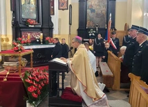 Biskup Osial pamiętał o wszystkich diecezjanach w modlitwie przy relikwiach błogosławionego patrona.