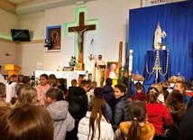 W rawskiej parafii Jezusa Chrystusa Króla Wszechświata w modlitwie uczestniczyli nie tylko dorośli, ale także liczna grupa dzieci.