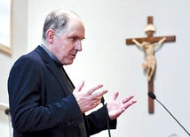 	Ks. Andrzej Muszala zachęcał do tworzenia grup opieki nad chorymi, składających się z kapłanów i świeckich.