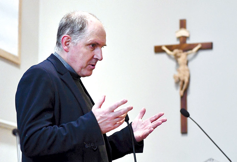 	Ks. Andrzej Muszala zachęcał do tworzenia grup opieki nad chorymi, składających się z kapłanów i świeckich.