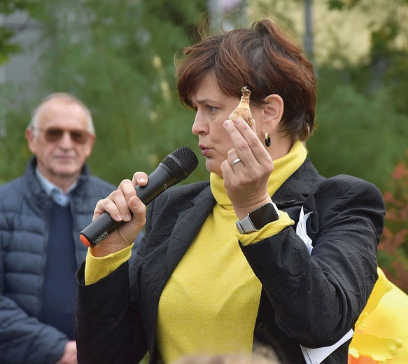 	W ubiegłym roku dzięki dystrybucji cebulek  udało się uzbierać na rzecz placówki ponad  180 tys. zł.