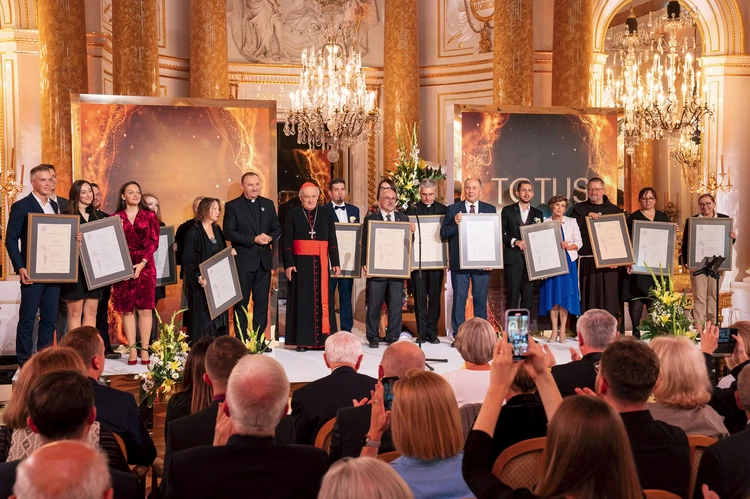 	Nagrody wręczane są tym, którzy przyczyniają się  do budowania cywilizacji miłości.