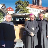 	Dzisiaj potrzebny jest ciężki sprzęt, m.in.: motowiertarki, szlifierki, wkrętarki, osuszacze.