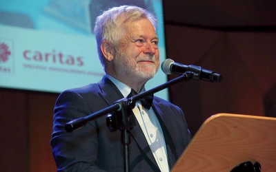 Prof. Narloch z wdzięcznością przyjął wyróżnienie.