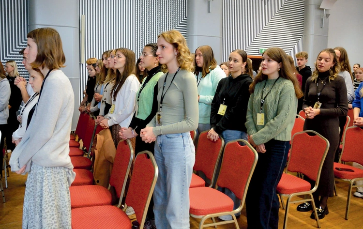	Spotkanie odbywało się od 4 do 6 października.
