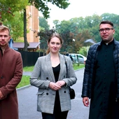 	Na spotkania zapraszają Dominik Grzebielski, Martyna Sambor i ks. Adrian Jakubiak.