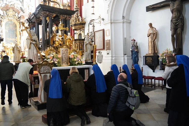 Pielgrzymka chorych do grobu św. Jadwigi Śl.