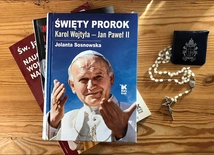Dzień św. Jana Pawła II z Białym Krukiem