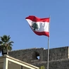 Flaga Liban. Z symbolem tego kraju: cedrem