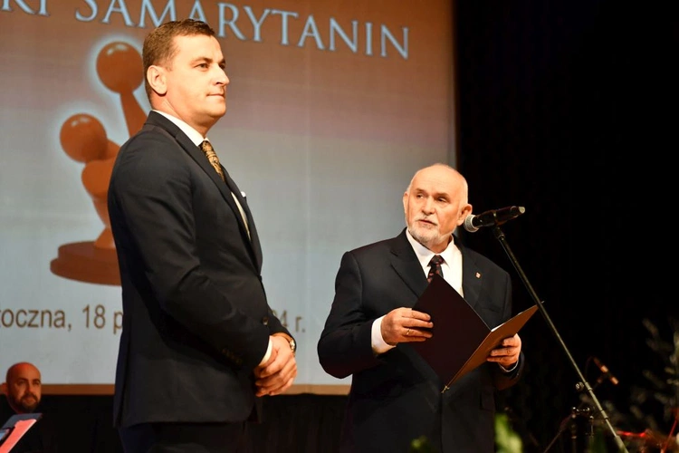 Bp Tadeusz Lityński wręczył stauetki "Lubuski Samarytanin"