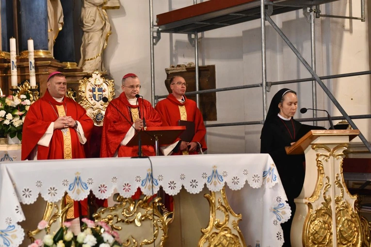 Bp Tadeusz Lityński wręczył stauetki "Lubuski Samarytanin"