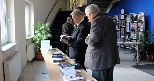 Konferencja "Święci Eucharystią” 