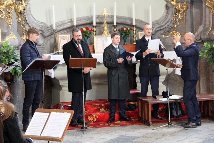 Jubileusz 25-lecia Duszpasterstwa Wiernych Tradycji Łacińskiej z udziałem abp. Kupnego