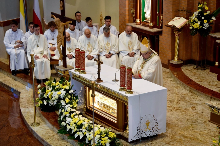Nowy Sącz. Odpust ku czci św. Jana Pawła II z kardynałem