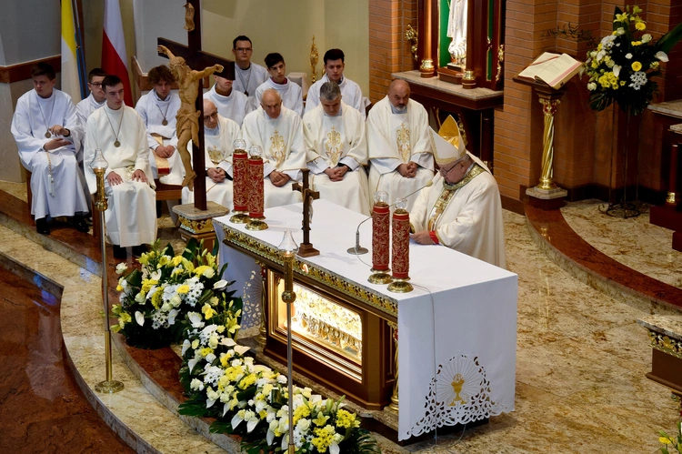 Nowy Sącz. Odpust ku czci św. Jana Pawła II z kardynałem