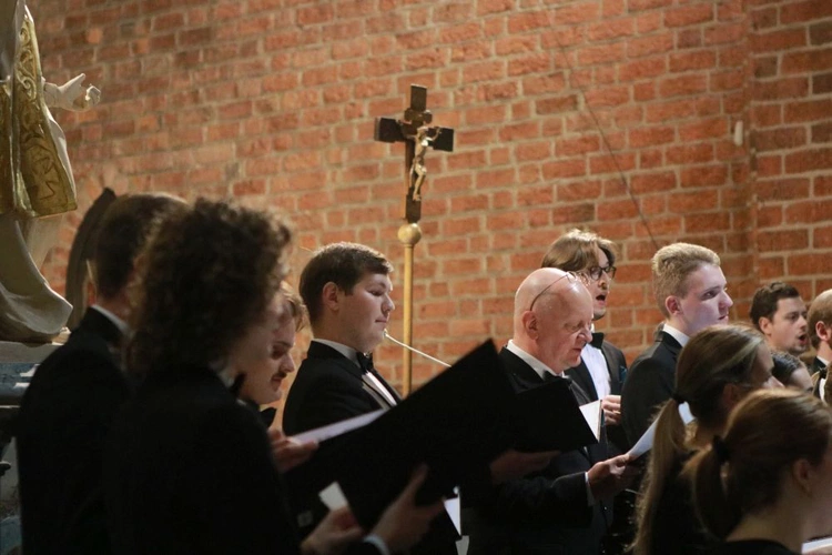 Koncert chórów w Rudach 