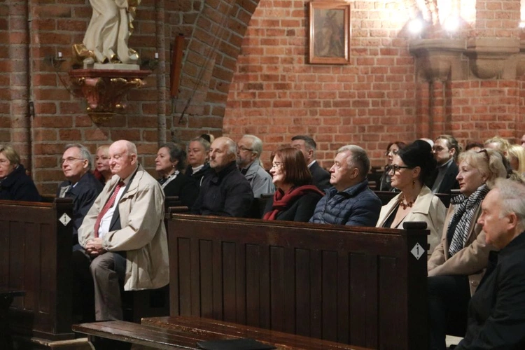Koncert chórów w Rudach 