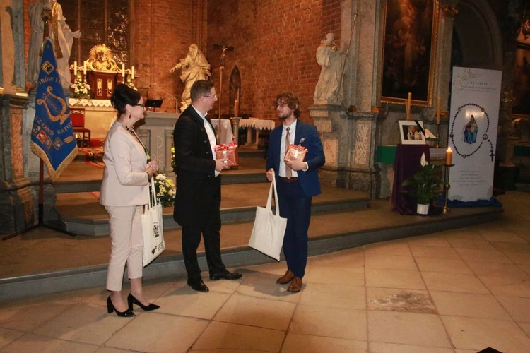 Koncert chórów w Rudach 