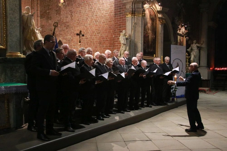 Koncert chórów w Rudach 