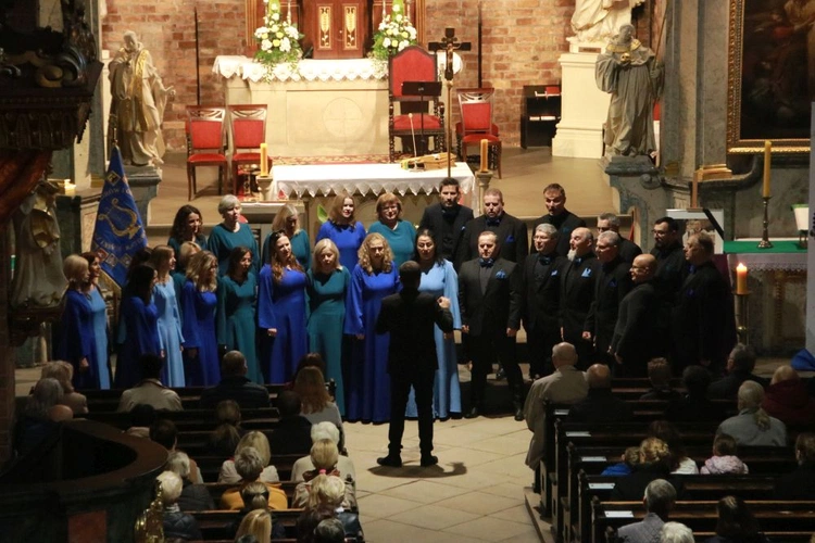 Koncert chórów w Rudach 