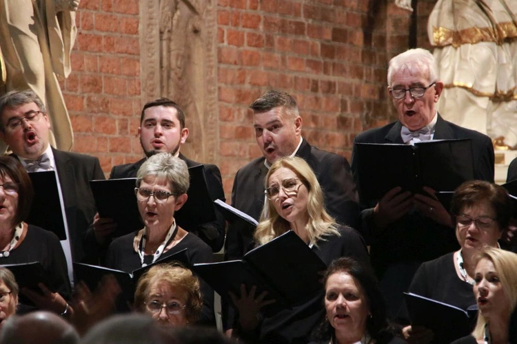 Koncert chórów w Rudach 