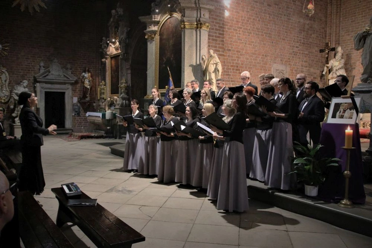 Koncert chórów w Rudach 