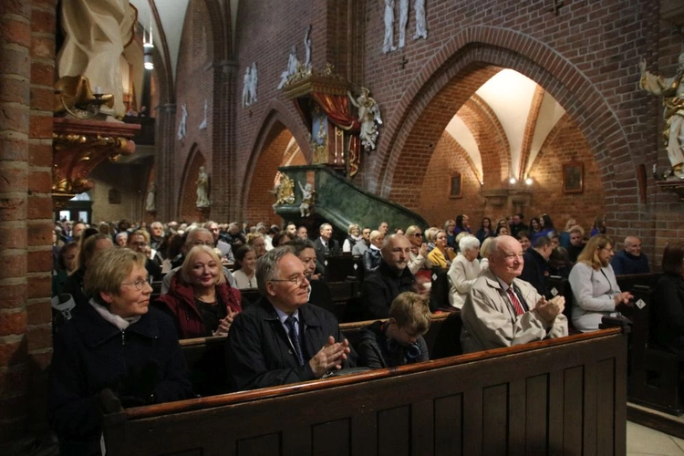 Koncert chórów w Rudach 