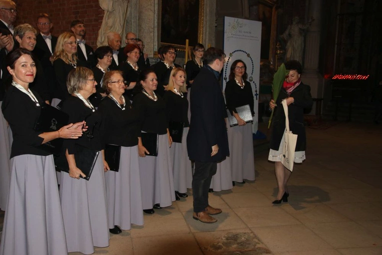 Koncert chórów w Rudach 