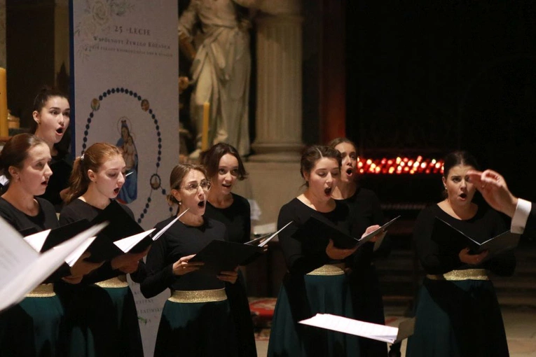 Koncert chórów w Rudach 