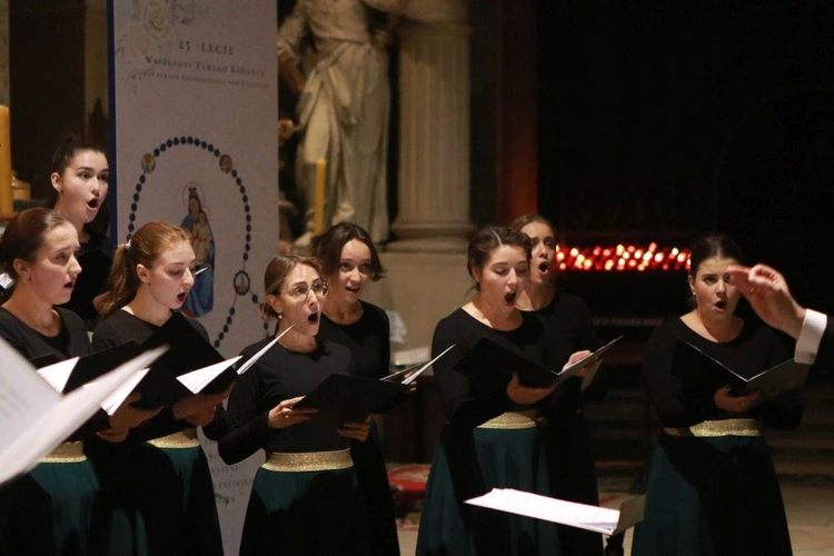 Koncert chórów w Rudach 