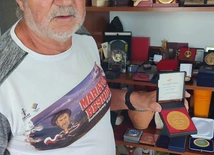 Biega od 60 lat. I ciągle Mu mało