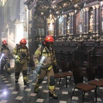Ćwiczenia straży pożarnej w kościele Bożego Ciała