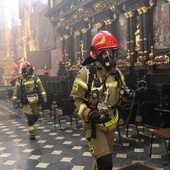 Ćwiczenia straży pożarnej w kościele Bożego Ciała