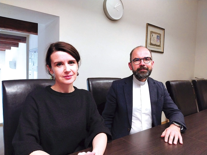 – Wystąpienia kongresowe będą dotykały kwestii odpowiedzialnego rodzicielstwa, związanej z osobowym wzrostem i rozwojem wzajemnej miłości małżonków – mówią ks. dr Paweł Gałuszka i dr Magdalena Dej.