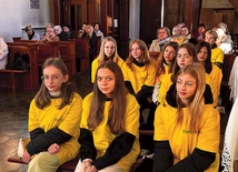 Na Mszy św. w intencji pracowników, byłych i obecnych pacjentów nie zabrakło wolontariuszy. 
