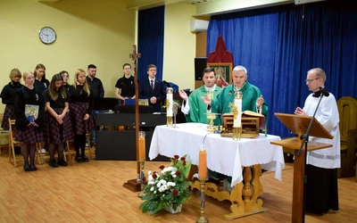 Eucharystia w szkolnej kaplicy.