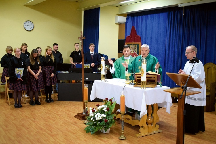 Eucharystia w szkolnej kaplicy.