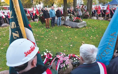 	W uroczystościach wzięło udział 120 pocztów sztandarowych z całej Polski.