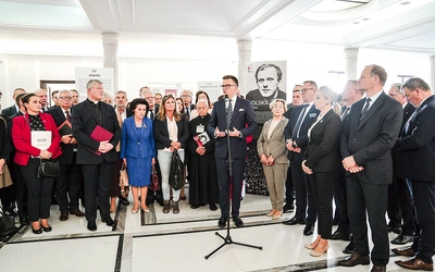	16 października w gmachu Sejmu RP otwarto wystawę pt. „Polska jutra. Dekalog społeczny bł. księdza Jerzego Popiełuszki”.