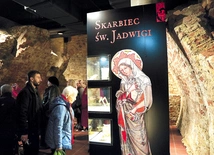 Informacje na temat zwiedzania obiektu dostępne są na: zamekwroclaw.ssnd.pl.