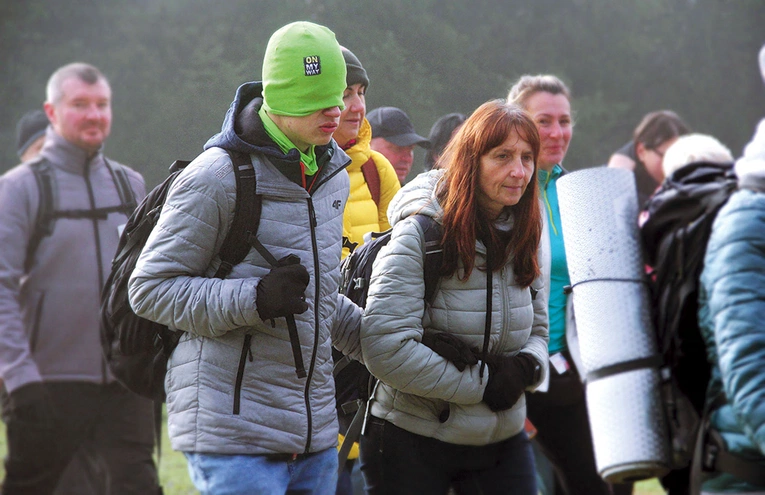 Nastolatek pokonał prawie 30 km, ciesząc się, że jest częścią Kościoła.