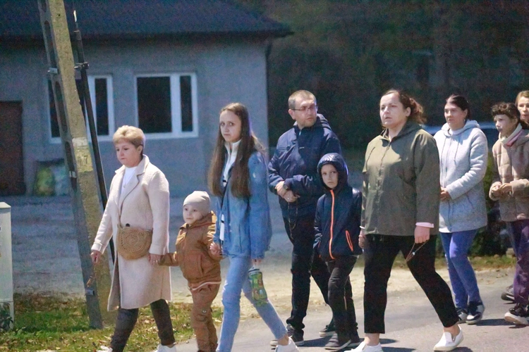 Procesja różańcowa w Wietrzychowicach