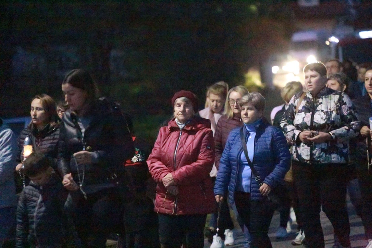 Procesja różańcowa w Wietrzychowicach