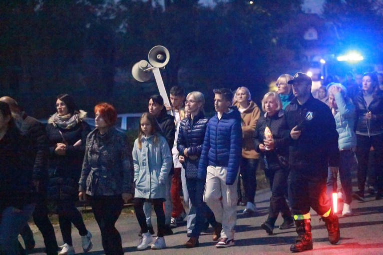 Procesja różańcowa w Wietrzychowicach