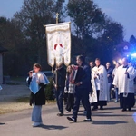 Procesja różańcowa w Wietrzychowicach