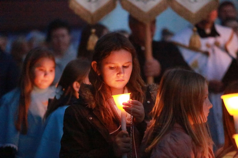 Procesja różańcowa w Wietrzychowicach